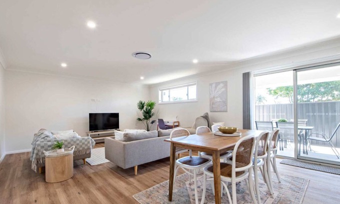 Dubbo House | Modern Retreat - Near CBD, 4BR Comfort