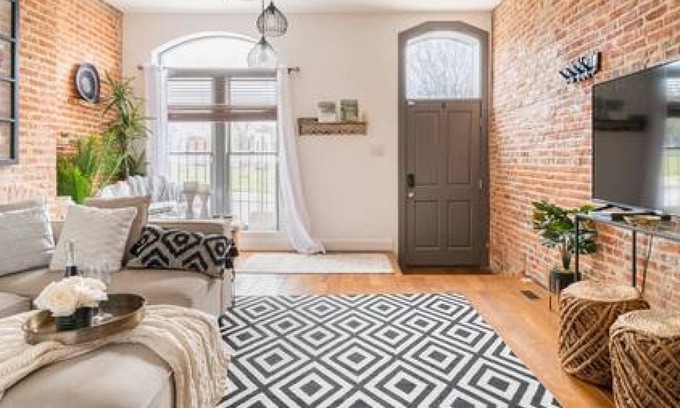 Downtown Baltimore House | Modern Room|Large Twnhme|Harbor Skyline| Park Free