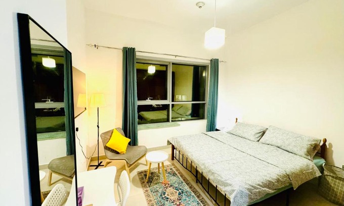Al Muraqqabat House | Modern Room With Attached Bathroom Near Rigga Metro & Close to Airport