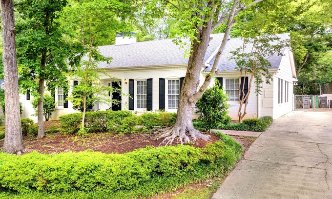 Charlotte House | Modern/Rustic style Ranch in South CLT w King en Suite, Fenced In, Large Deck!