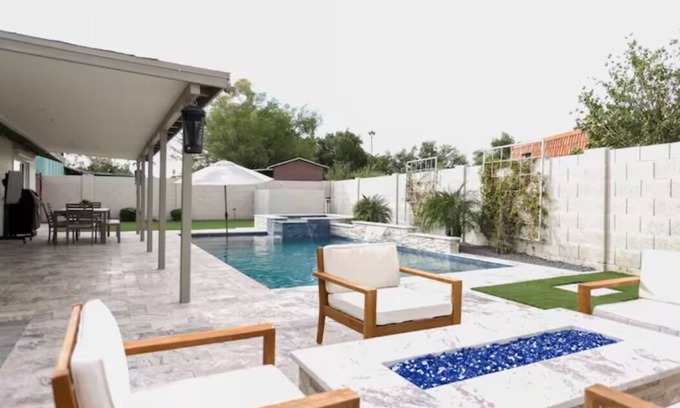 South Scottsdale House | Modern Scottsdale Home w/Heated Pool/Spa/Fire Pit