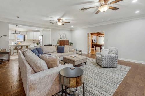 Lake Charles House | Modern Spacious 3 Bedroom Home