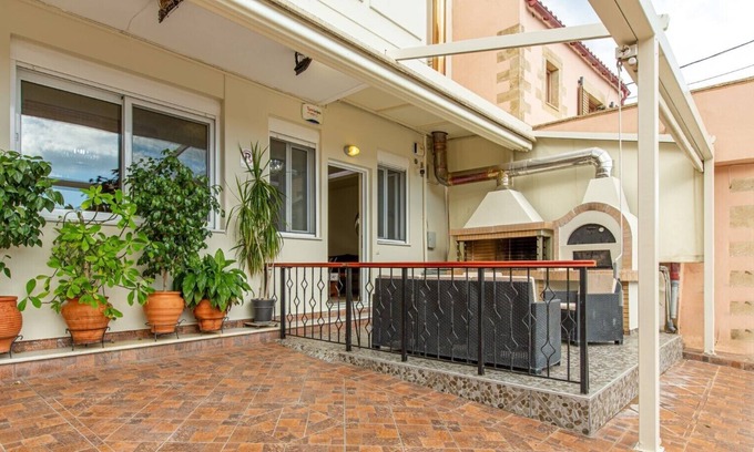 Mourniai Apartment | Modern spacious apartment in Chania ★ Walk to everything ★ BBQ