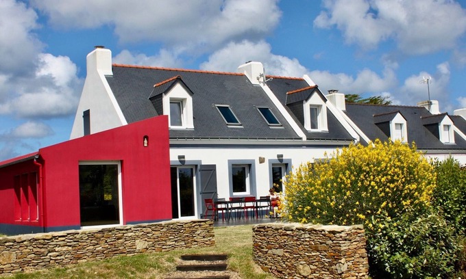 Bangor House | Modern Spacious Home Near Herlin Beach with Garden and Veranda