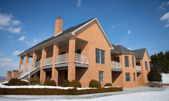 Orrtanna House | Modern Spacious House With Spectacular Views