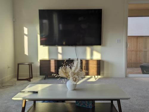 Sparks House | Modern, Spacious & Relaxing Home in Sparks, NV
