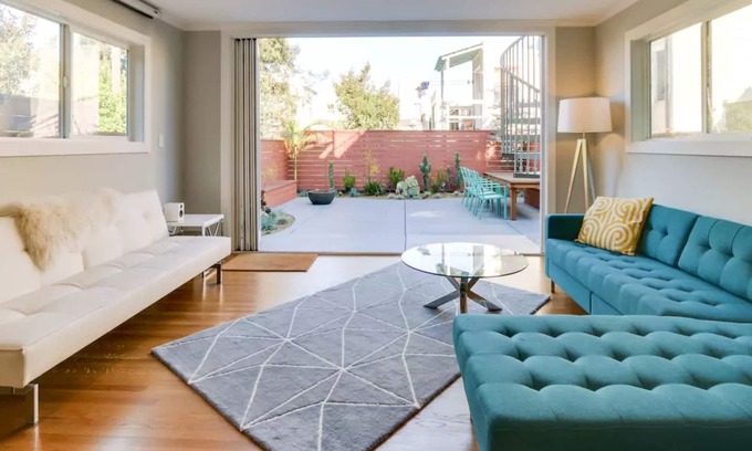 Bernal Heights House | Modern, spacious tri-level house with roof deck views, garden, and free parking