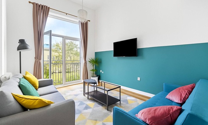 Plymouth House | Modern Stonehouse Retreat | Free Parking | Sleep 7