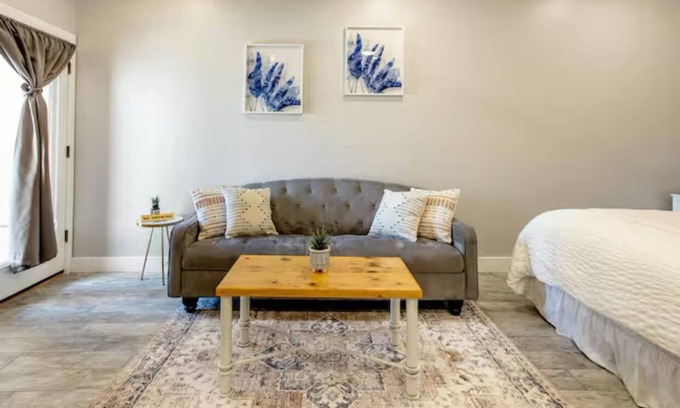 Fountain Hills Apartment | Modern Studio - 10min walk to the Famous Fountain