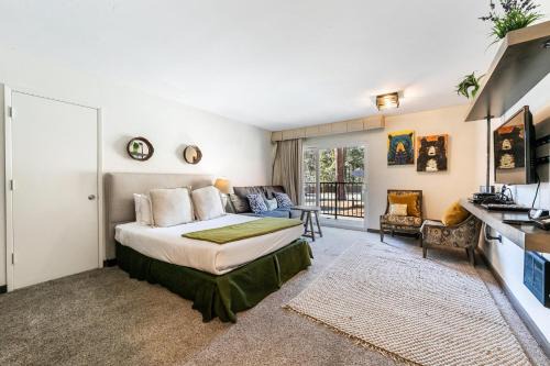 Truckee House | Modern Studio Deluxe #231 at Donner Lake Village