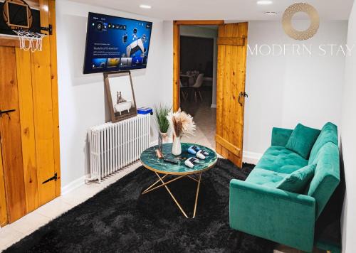 Bayonne Apartment | Modern Studio Getaway 20 MINS to NYC 10MIN EWR
