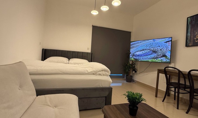 Bur Dubai Apartment | Modern Studio in Damac Park Tower - Near Dubai Mall & Metro