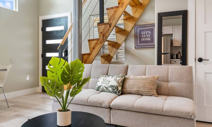 St. Johns House | Modern Studio + Loft & Full Bath | Cozy Stay