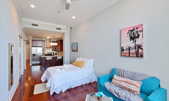North Philadelphia East Apartment | Modern Studio w/Rooftop Pool