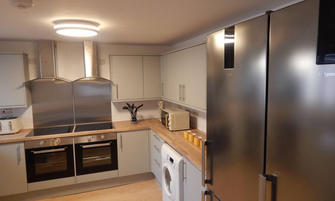Cambridge House | Modern, stylish and well located en-suite rooms with parking