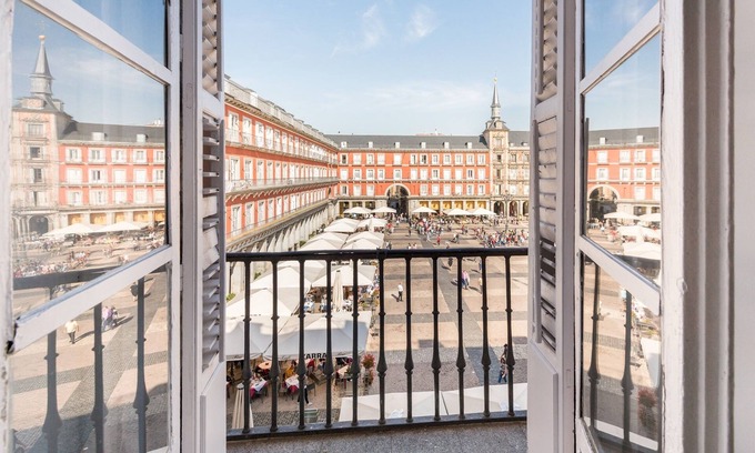 Sol Apartment | Modern Suite Facing Plaza Mayor. Plaza Mayor II