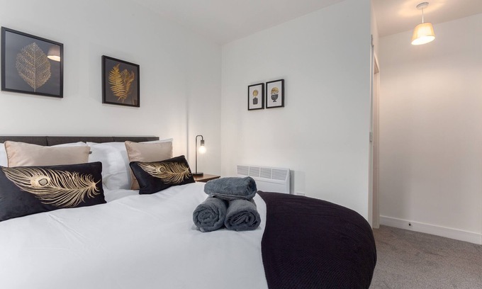 Blackpool Town Center Apartment | Modern Two Bed Apartment, Sleeps 5, Central location