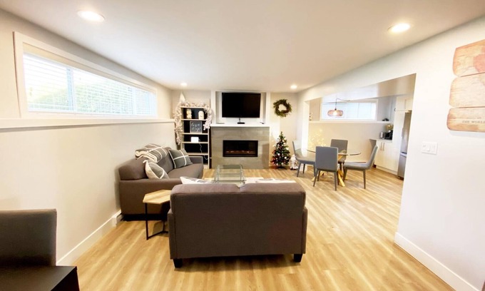 Central Okanagan House | Modern Two-Bedroom Suite