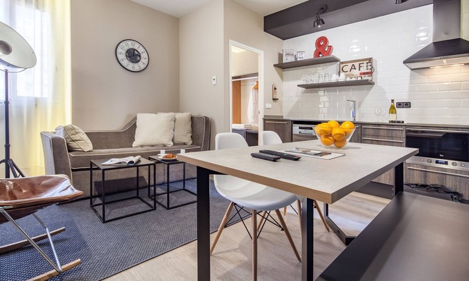 El Camp de l'Arpa del Clot Apartment | Modern up to 4 guests next to Sagrada Familia