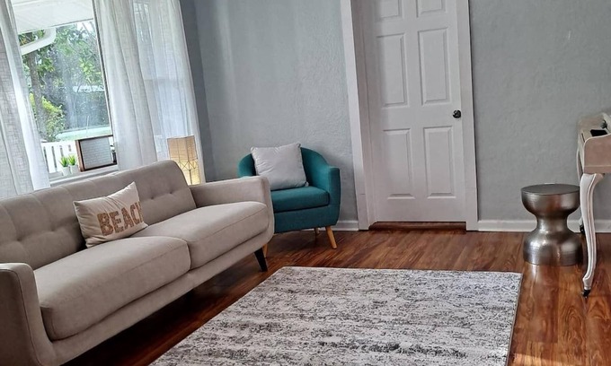 Savannah House | Modern Updated Cottage hosted by SagaCity Stays