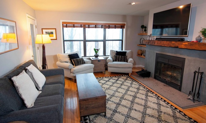 Ludlow Condo | Modern & Updated Winterplace 3Br- Sleeps 12
