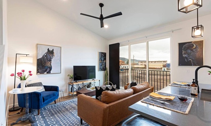 Lower Rattlesnake Condo | Modern upper level 2 Story Loft - Walk to Downtown Missoula