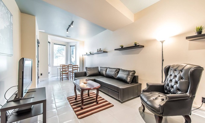 Niagara House | Modern Urban King West 4 Bedroom With 2 Parking