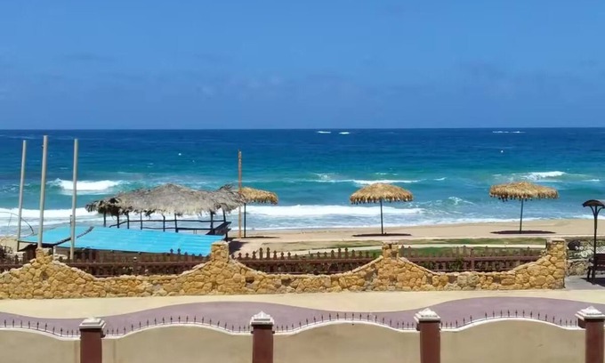 Al-Muntazah Villa | Modern Villa: Garden Netflix Beach Access