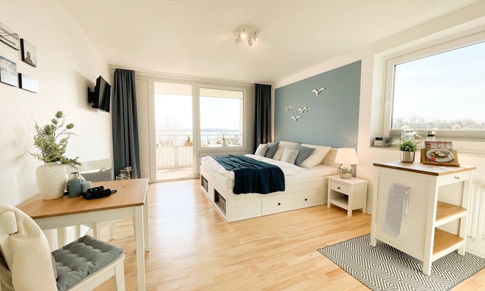 Eckernfoerde Apartment | Modern vacation accommodation with sea view in Eckernförde