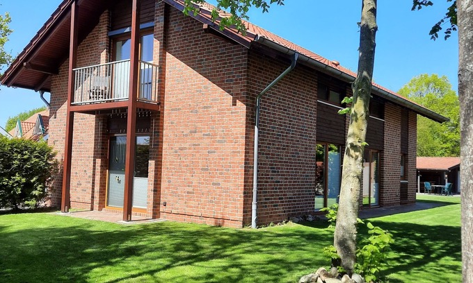 Uplengen House | Modern vacation home for up to 10 people, 3km to the bathing lake, with garden and balcony