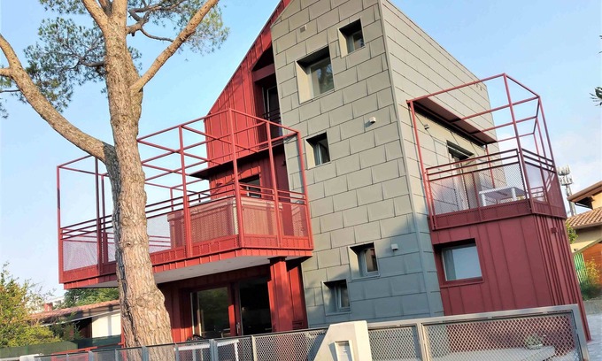 Lignano Sabbiadoro Villa | Modern villa with jacuzzi close to the beach
