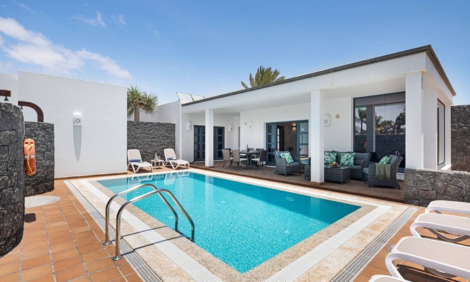 Playa Blanca Villa | Modern Villa Close to Beach with Pool, Sauna, Whirlpool and Terrace