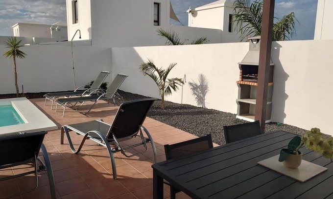 Playa Blanca Villa | Modern Villa in Playa Blanca with private pool
