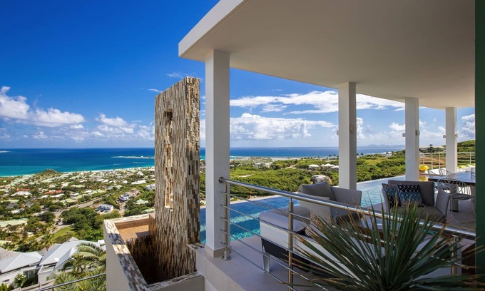 Orient Bay Villa | Modern villa with spectaculair view of the sunrise