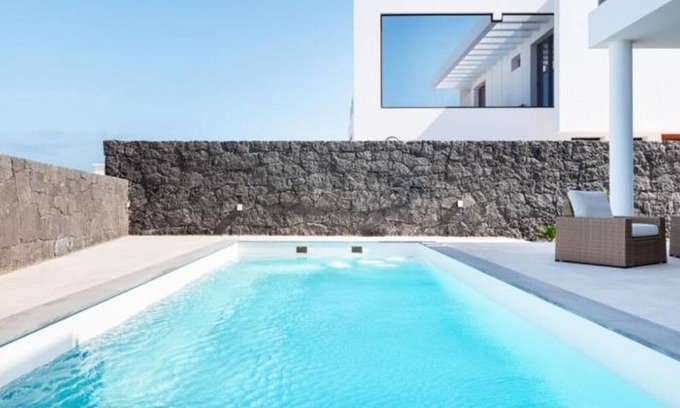 Los Pocillos Villa | Modern villa with air conditioning and Wi-Fi in Puerto del Carmen
