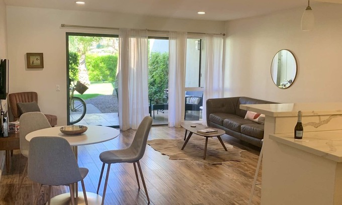 Palm Springs Condo | Modern & Walkable South Palm Springs Condo