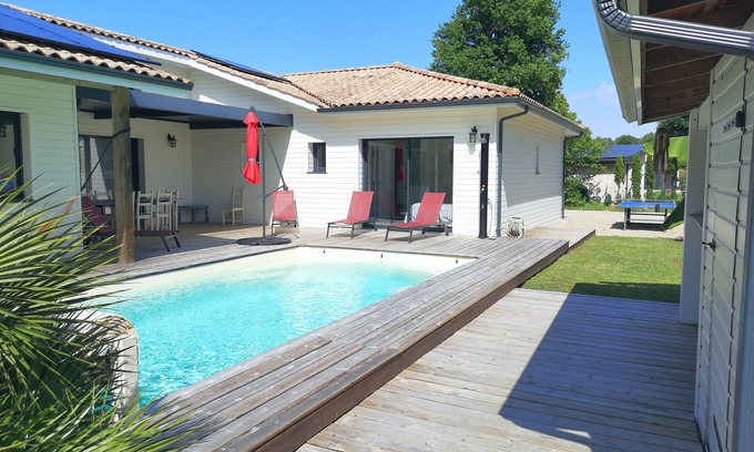 Hourtin House | Modern wooden villa with swimming pool