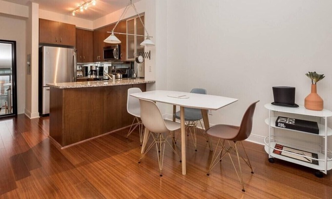 Yorkville House | Modern Yorkville One Bedroom Suite