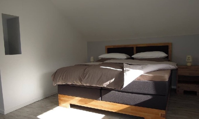 Neualbenreuth Apartment | Moderne 40qm Ferienwohnung mit voll ausgestatteter Küche