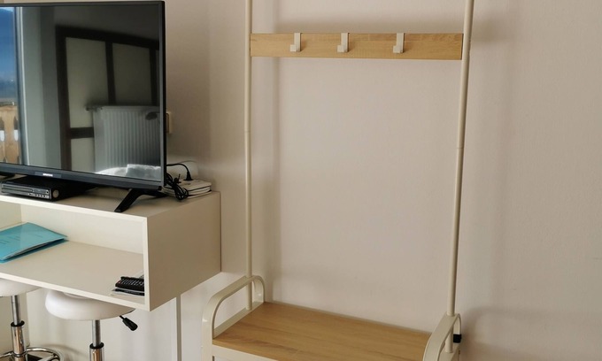 Reisach Apartment | Moderne Studio für 2 mit Bequemes Schlafsofa und Ensuite Badezimmer
