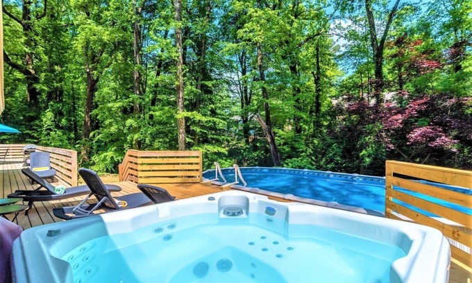 East Point House | ModernHome w/HotTub,BBQ,SUMMER:Pool-Close To Airport&Downtown & Monthly Discount