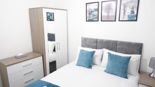 Manchester House | Modernized Three Bedroom House near City Stadium, Attractions, City Centre - Sky n Netflix - Convenient Transport