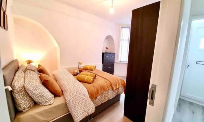 Liverpool House | Modest Urban Escape