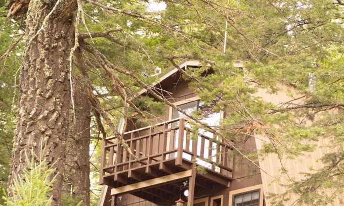 Cloudcroft Cabin | Modified A Frame Cabin.King bed. Only mins. from Ski Cloudcroft and the village.