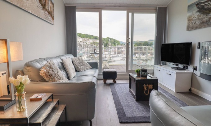 Borth-y-Gest Cottage | MOELWYN 57D SOUTH SNOWDON WHARF, family friendly in Porthmadog