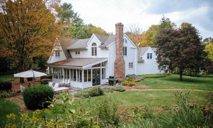 Cornwall House | Mohawk Mountain Retreat: 5 Mins to Skiing