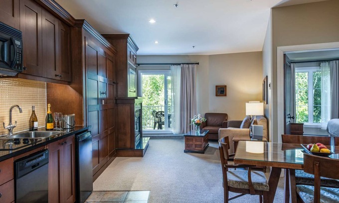 Mont-Tremblant Hotel | Mont-Tremblant - Château Beauvallon - Two Bedroom Family Suite- Free resort shuttle!