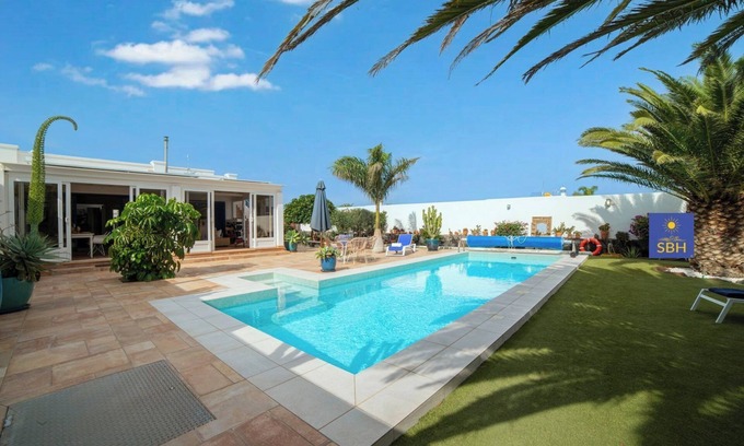 Playa Blanca House | Montaña Vista – Playa Blanca with Private Pool and Spacious Outside Area
