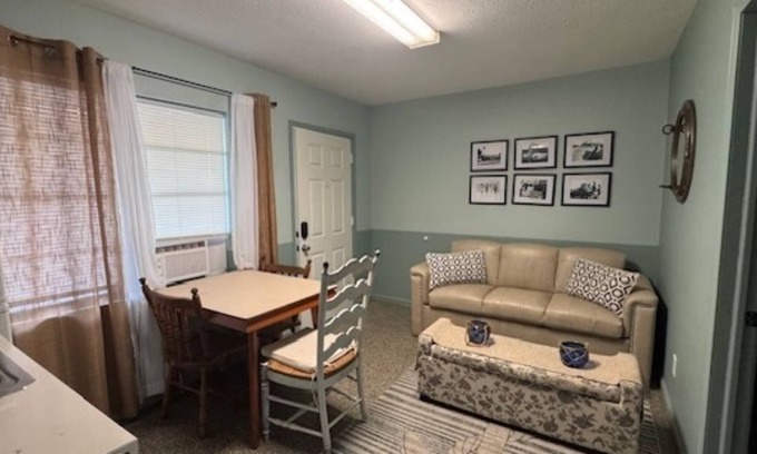 Biltmore Beach Hotel | Monterey Motel - Beach Cottage 7 at Beach Access 8. Large Pool. Newly Remodeled.