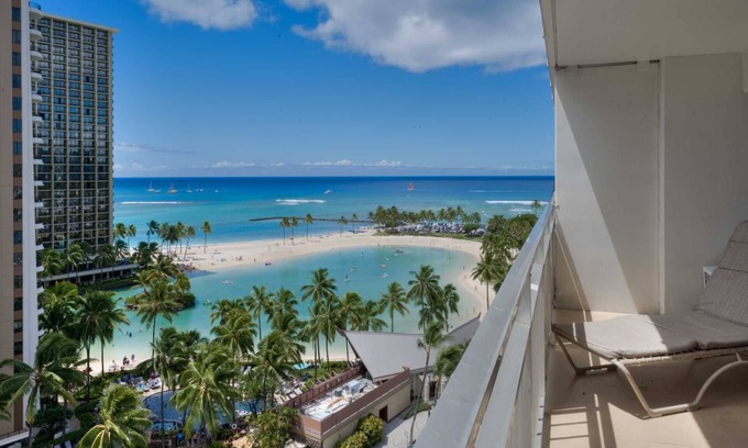Waikiki Condo | Monthly Ilikai 1142 Ocean/Lagoon/ King Bed, Sofa Bed